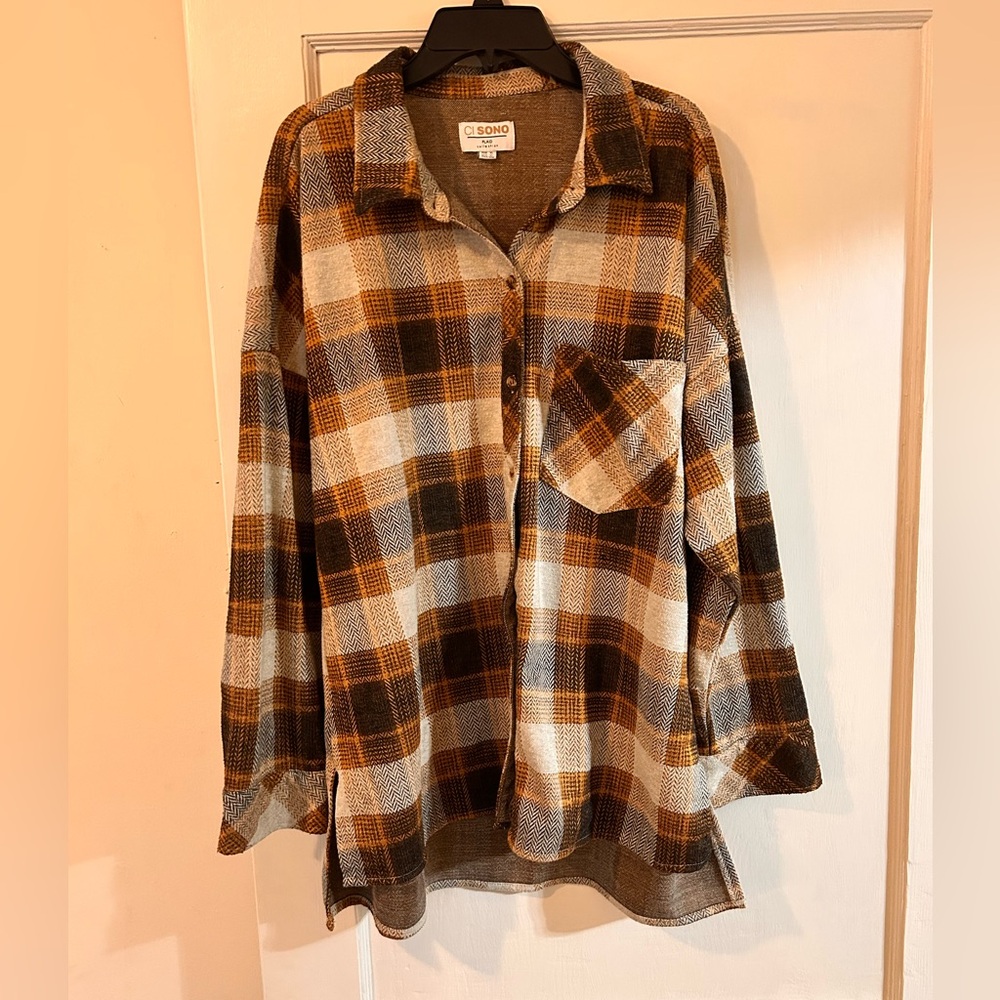 CI Sono Plaid Button-Up Shirt Slight High Low Casual Shirt Button Down